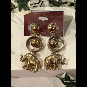 VINTAGE fashion jewelry/elephant earrings